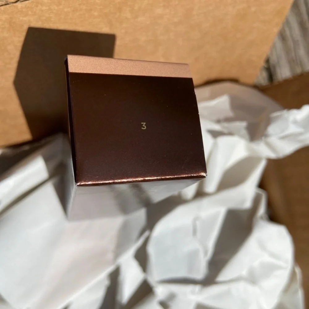 New Hourglass Illusion Luminous Glow Foundation